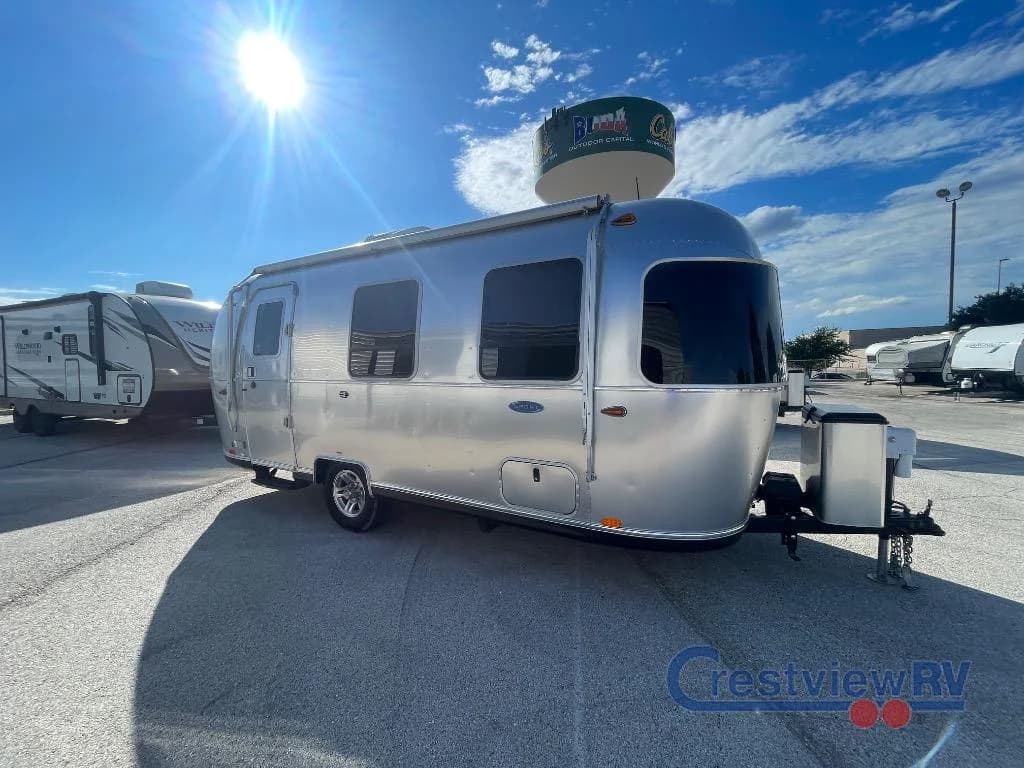 2019 Airstream Sport 22FB photo 3