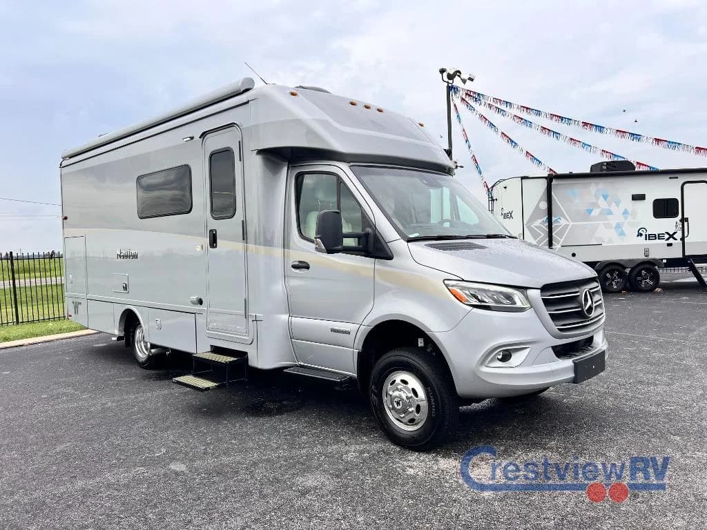 2025 Winnebago Navion 24T photo 3