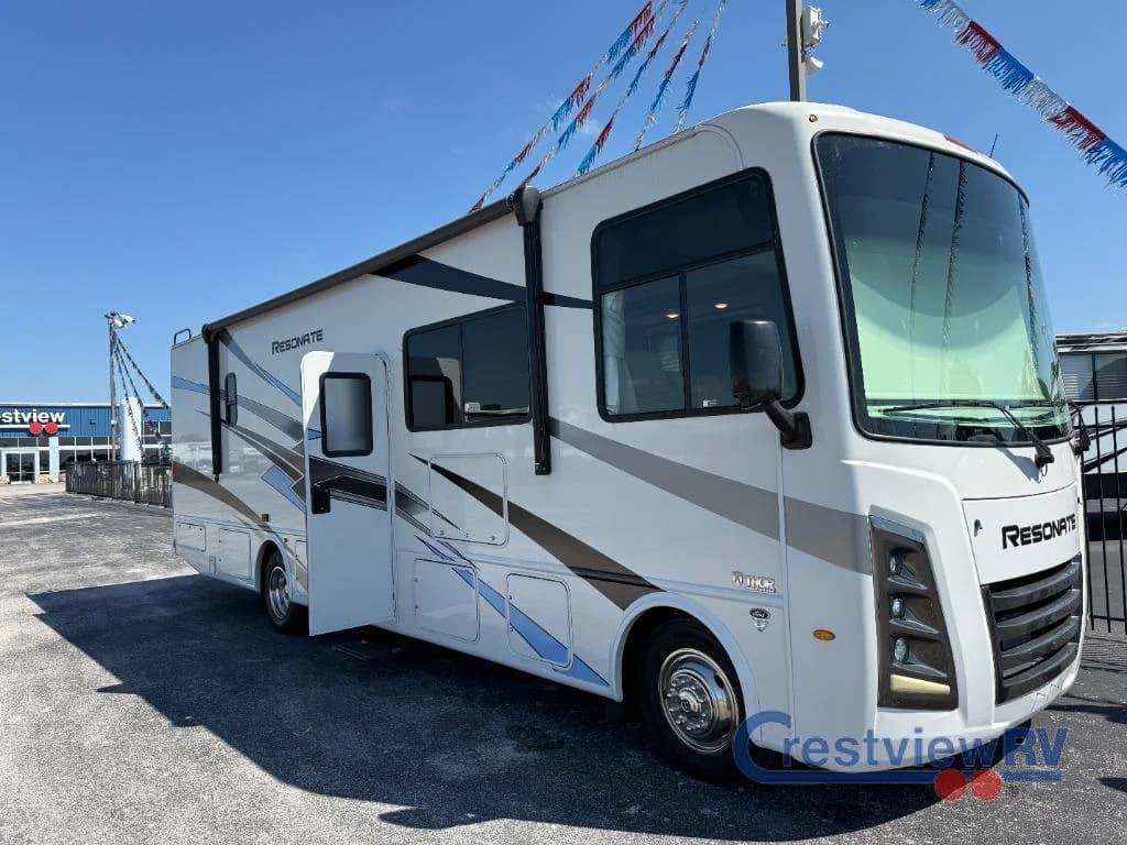 2024 Thor Motor Coach Resonate 32B photo 2