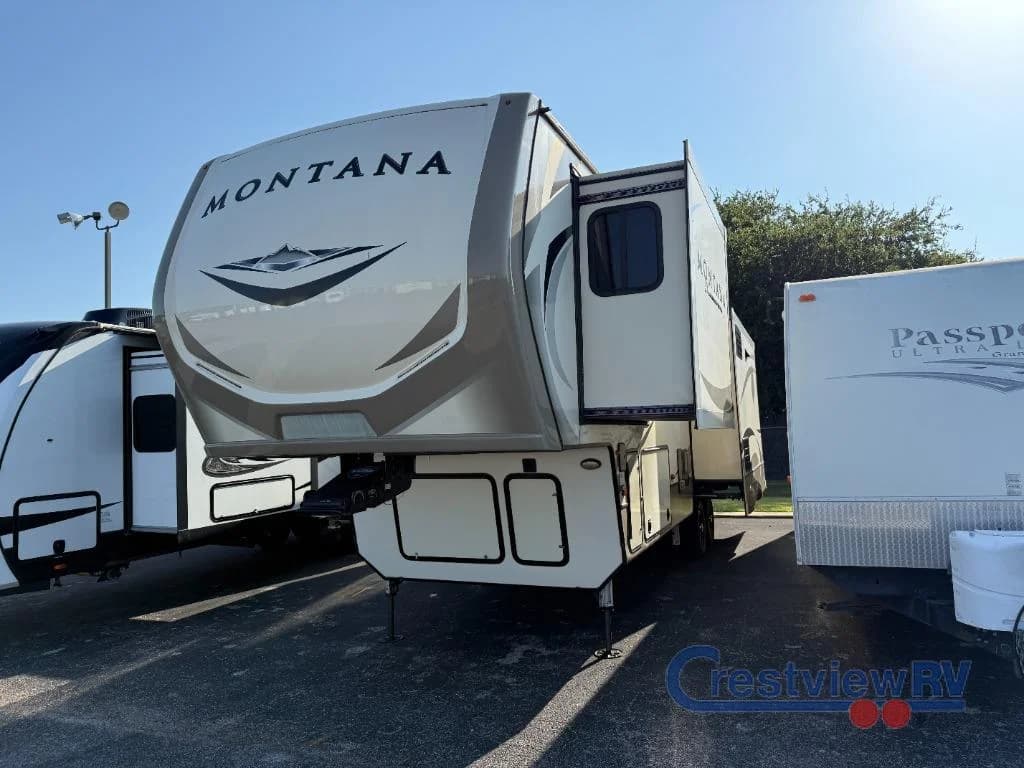 2019 Keystone RV Montana 3120RL photo 3