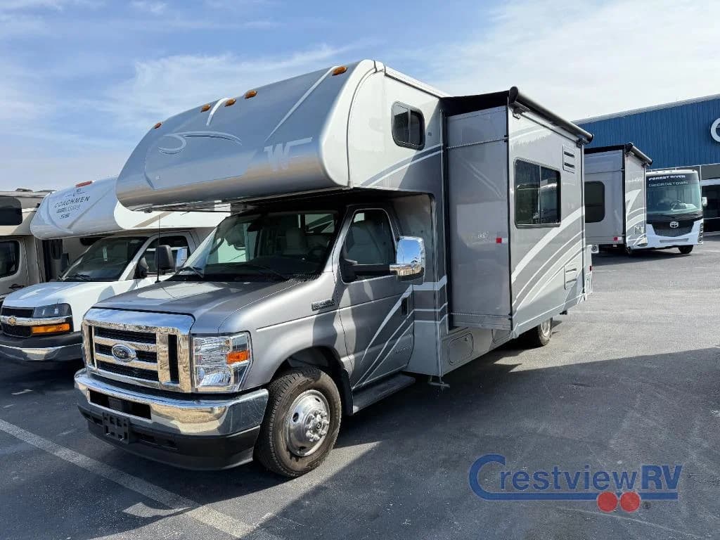 2025 Winnebago Minnie Winnie 26T photo 3