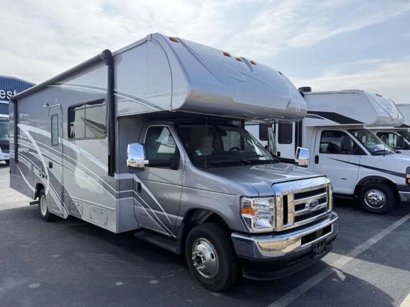 2025 Winnebago Minnie Winnie 26T photo 1