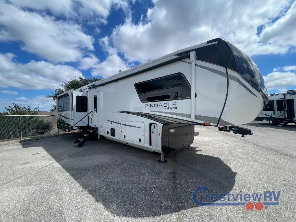 2026 Jayco Pinnacle 38SSWS photo 3
