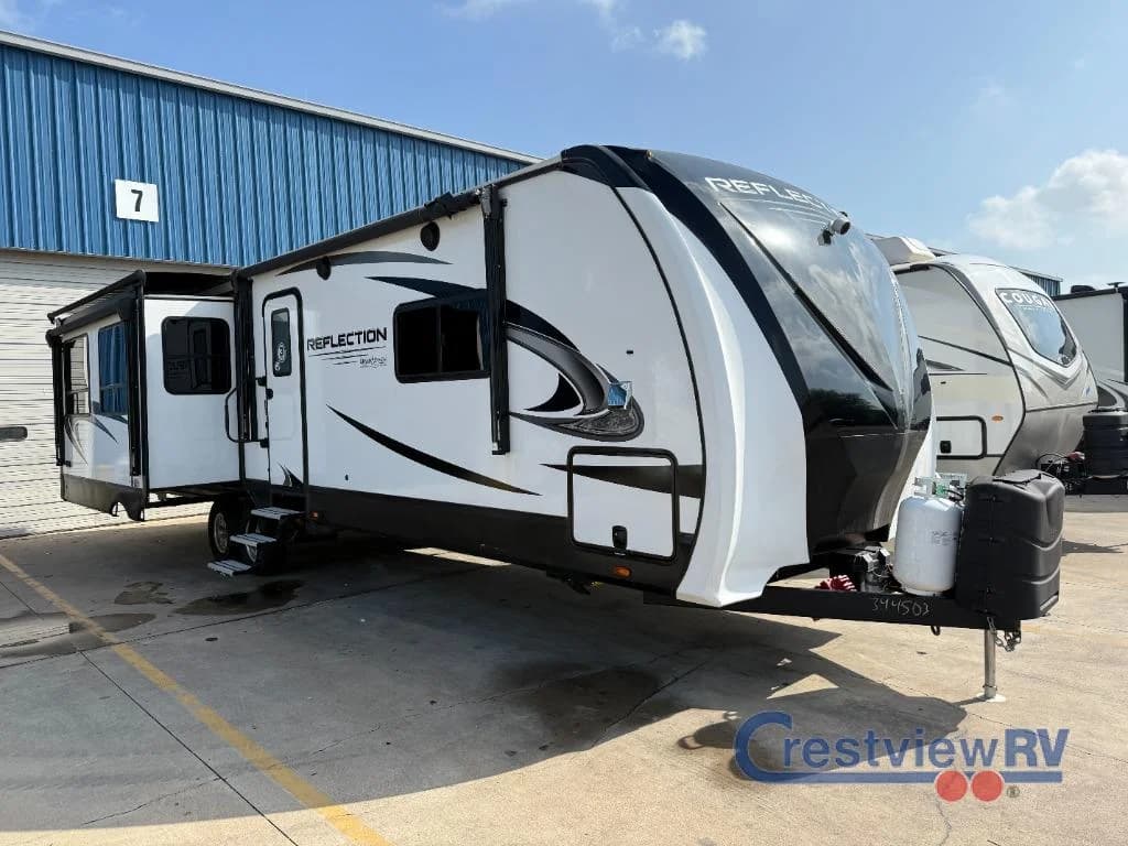 2023 Grand Design Reflection Travel Trailer photo 3