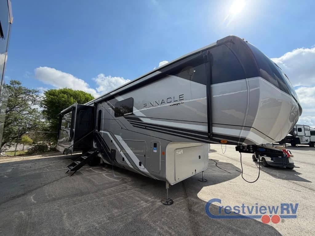 2026 Jayco Pinnacle 36FBTS photo 3