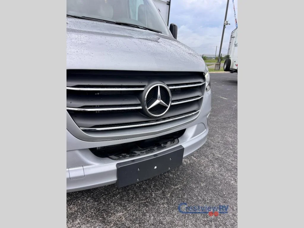 2025 Winnebago Navion 24T photo 30
