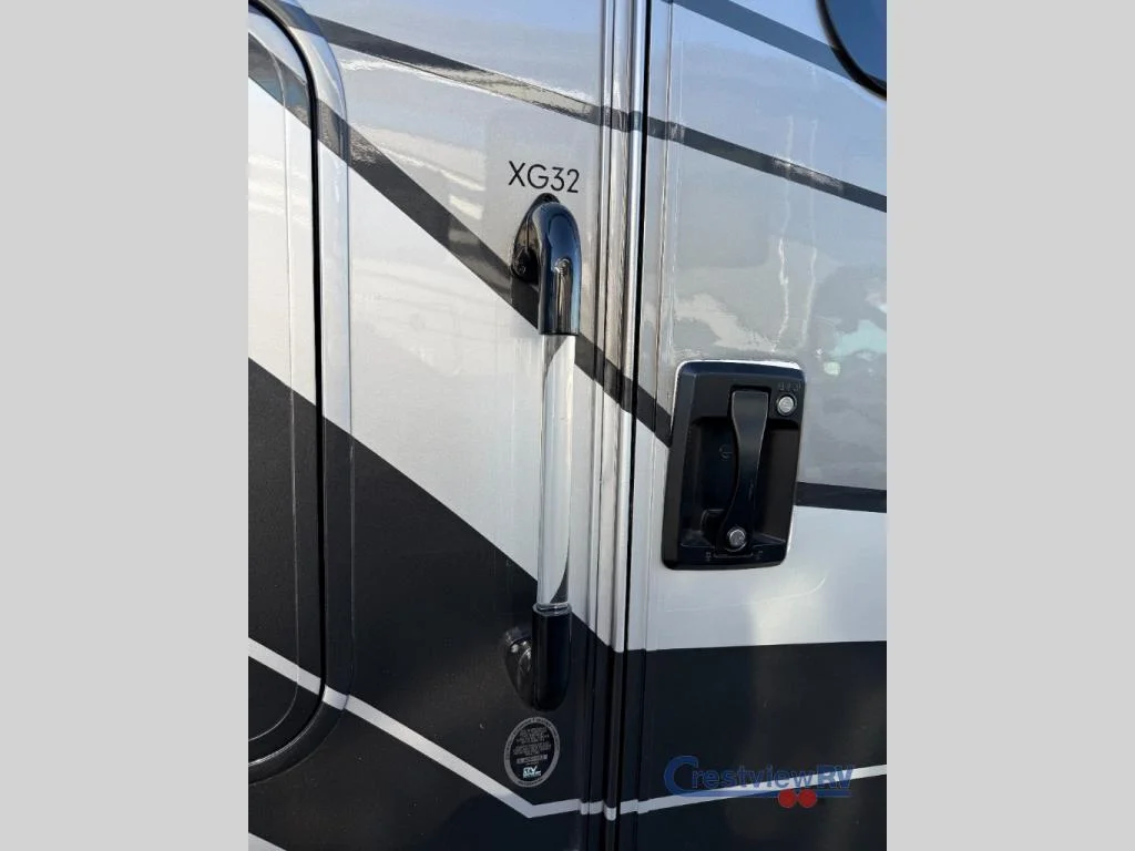 2024 Thor Motor Coach Magnitude XG32 photo 26
