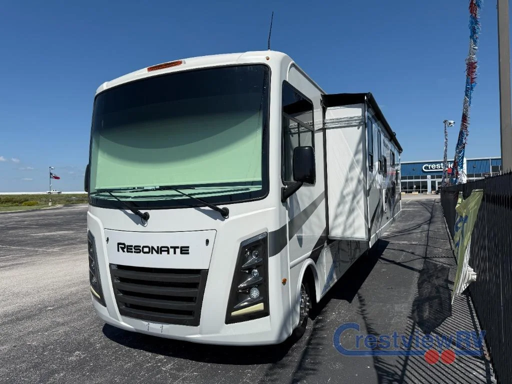 2024 Thor Motor Coach Resonate 32B photo 3
