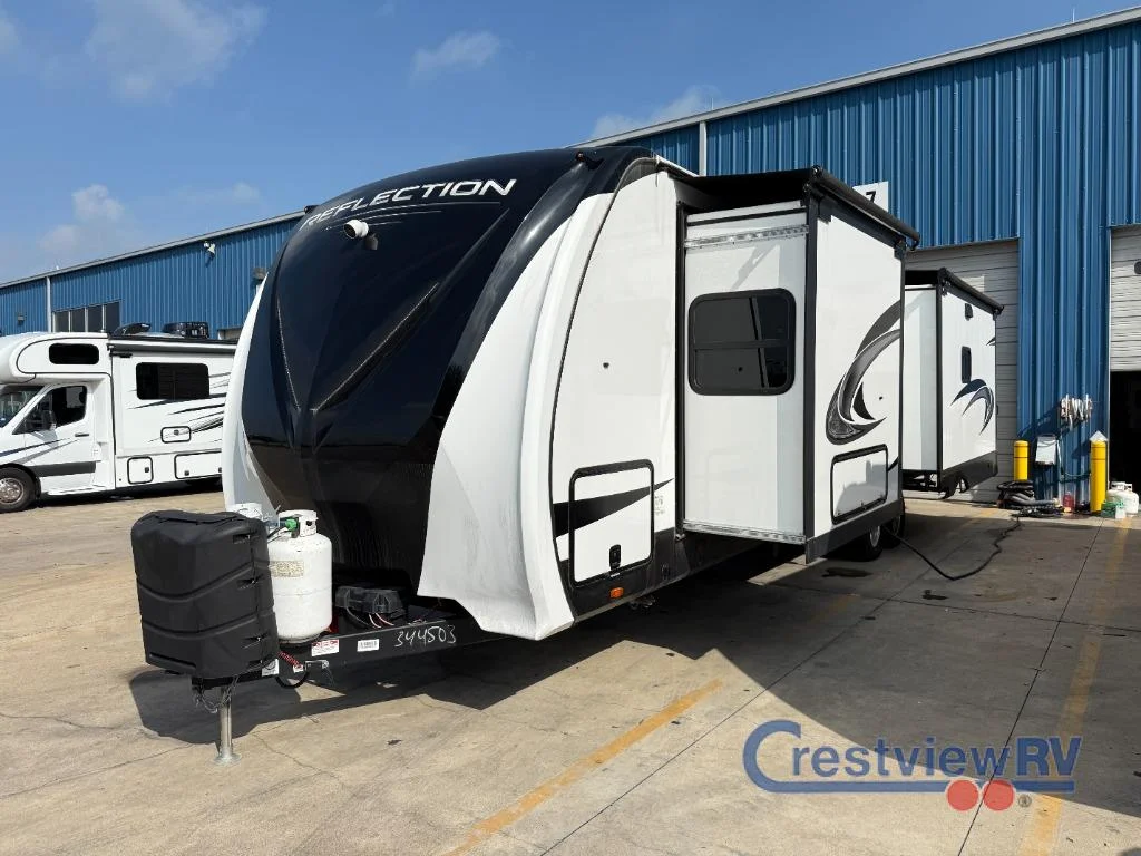 2023 Grand Design Reflection Travel Trailer photo 4