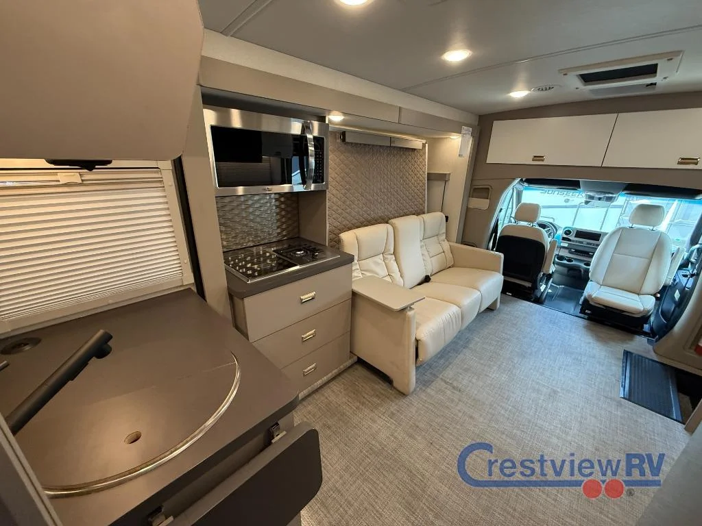 2025 Winnebago Navion 24T photo 7
