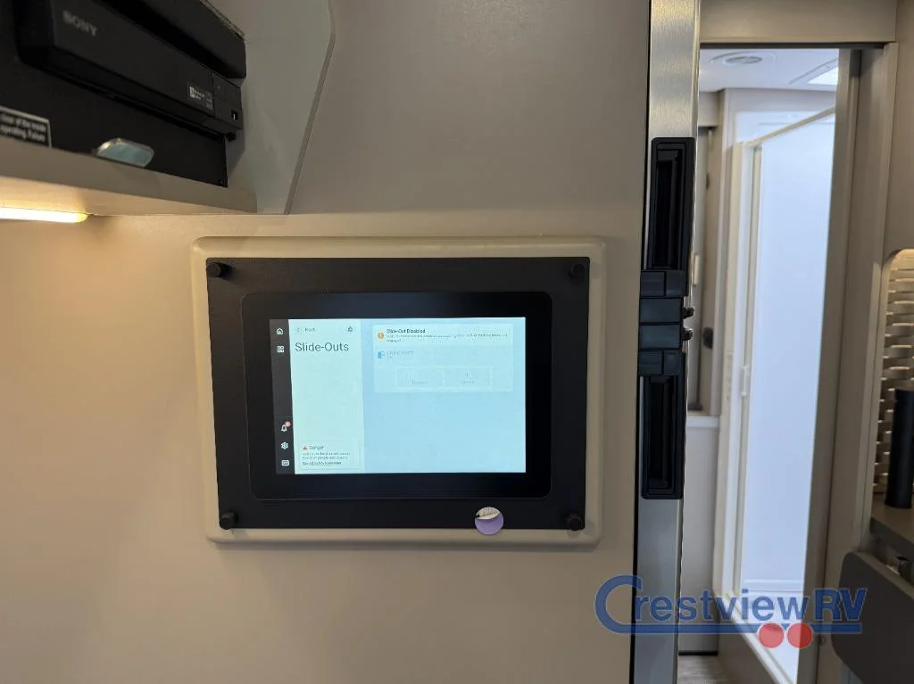 2025 Winnebago Navion 24T photo 26