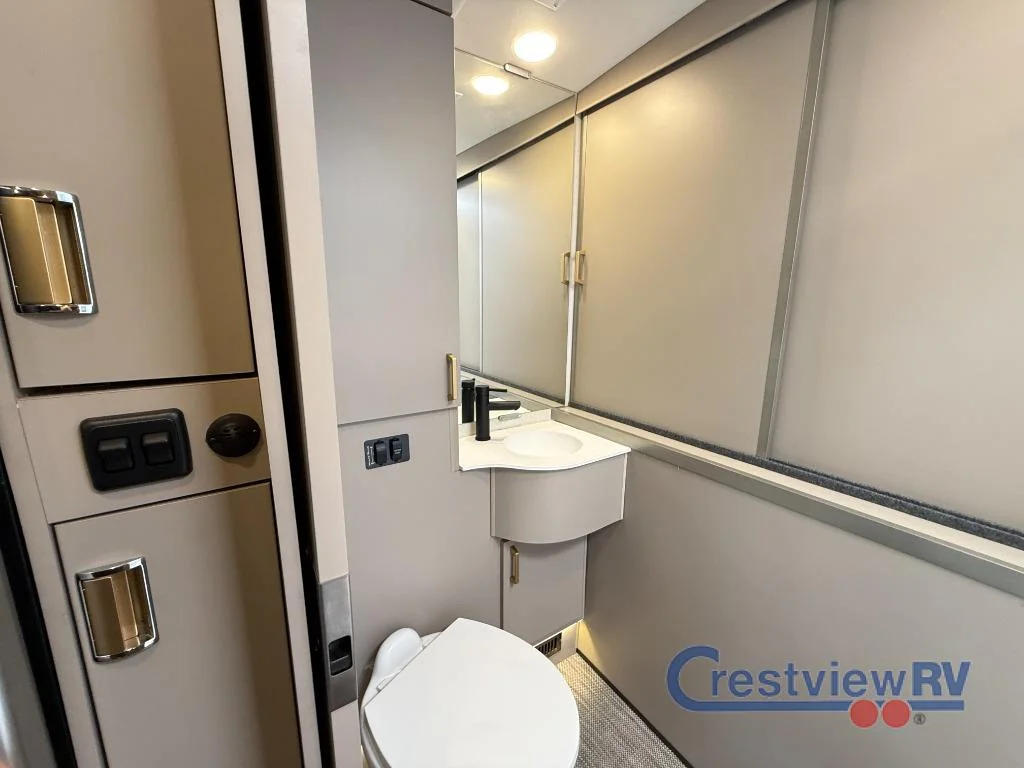 2025 Winnebago Navion 24T photo 23