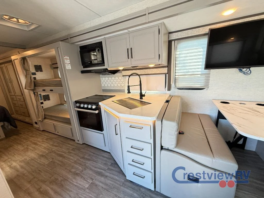 2024 Thor Motor Coach Resonate 32B photo 7