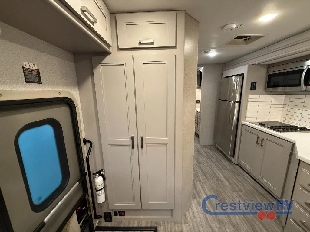 2024 Thor Motor Coach Magnitude XG32 photo 19