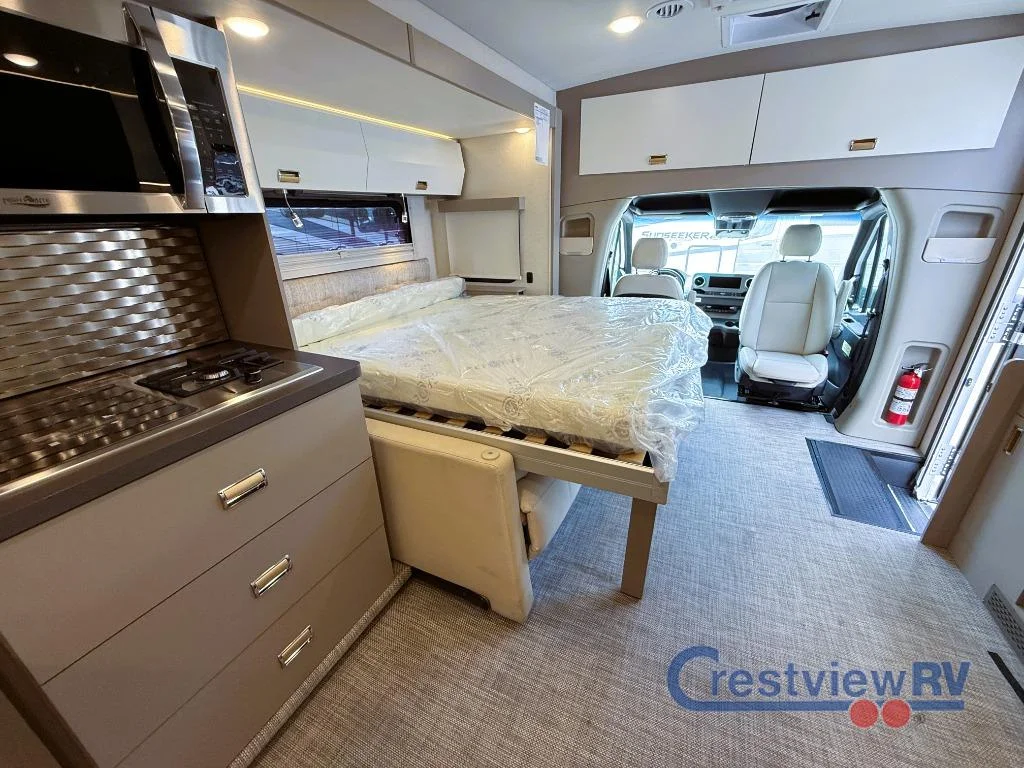 2025 Winnebago Navion 24T photo 24