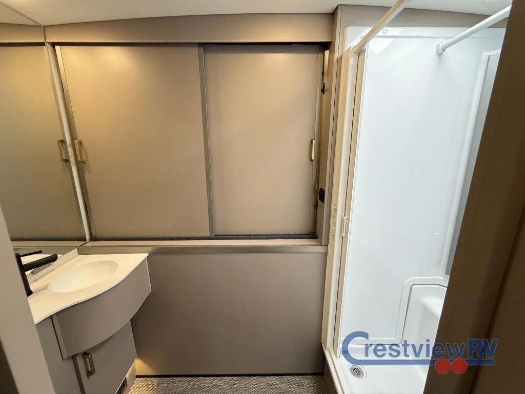2025 Winnebago Navion 24T photo 18