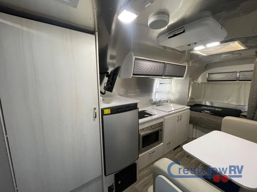 2019 Airstream Sport 22FB photo 10