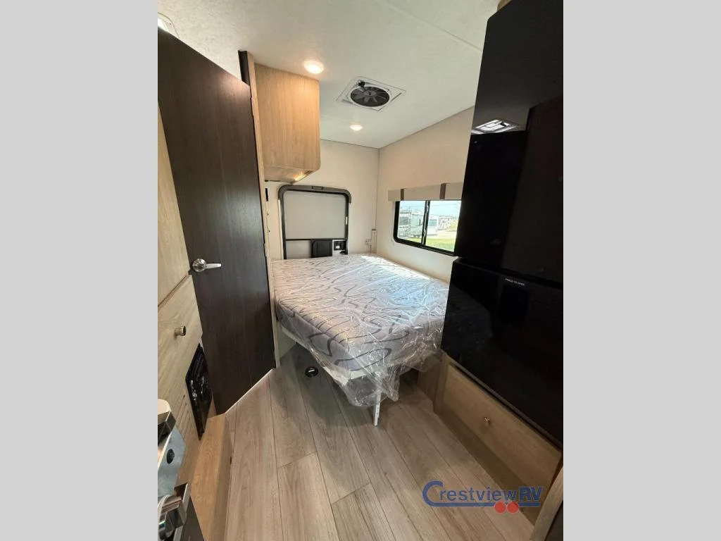 2025 Coachmen Leprechaun 220XG Ford 350 photo 13