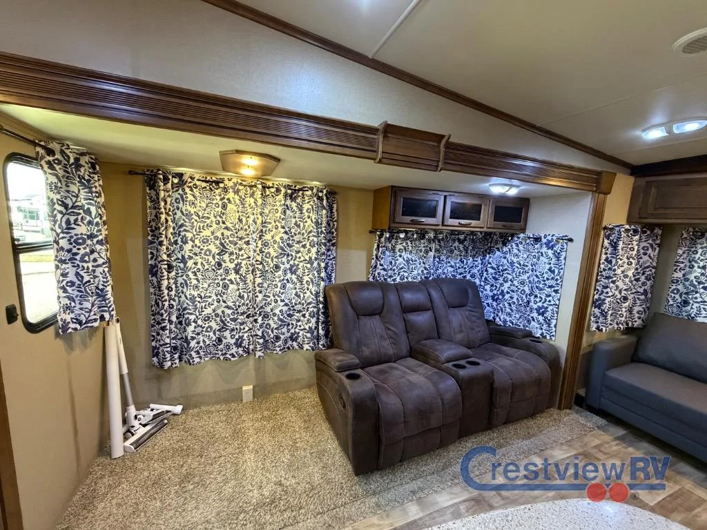 2015 Grand Design Reflection Fifth Wheel photo 14