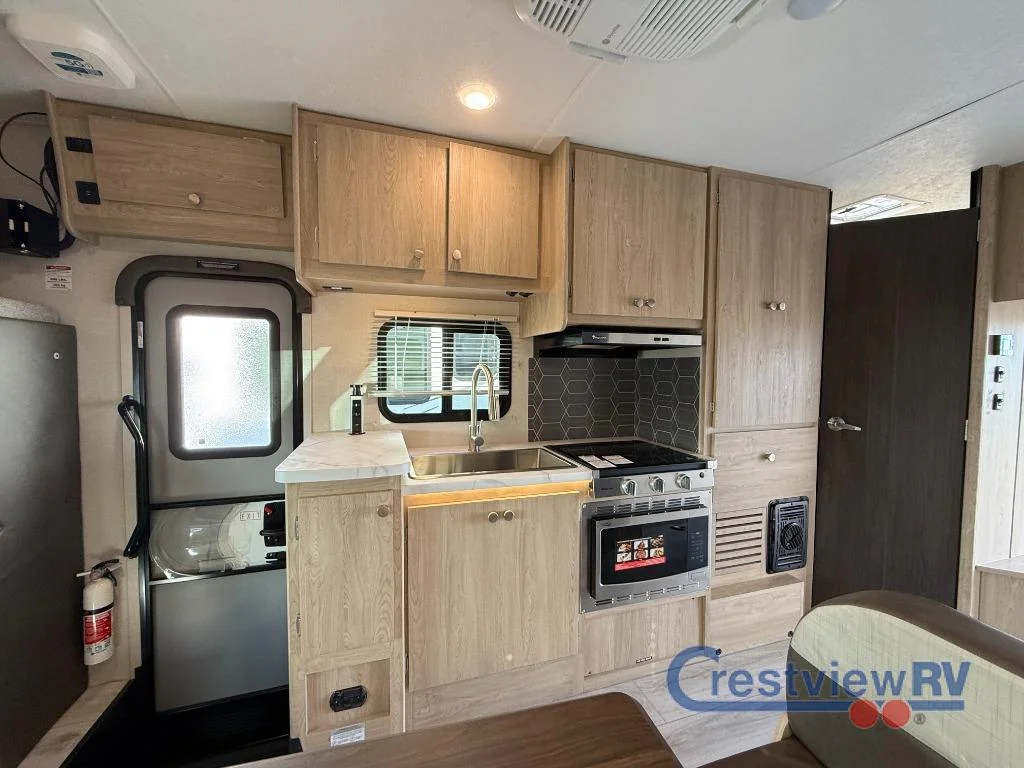 2025 Coachmen Leprechaun 220XG Ford 350 photo 8