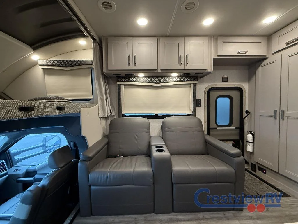 2024 Thor Motor Coach Magnitude XG32 photo 10