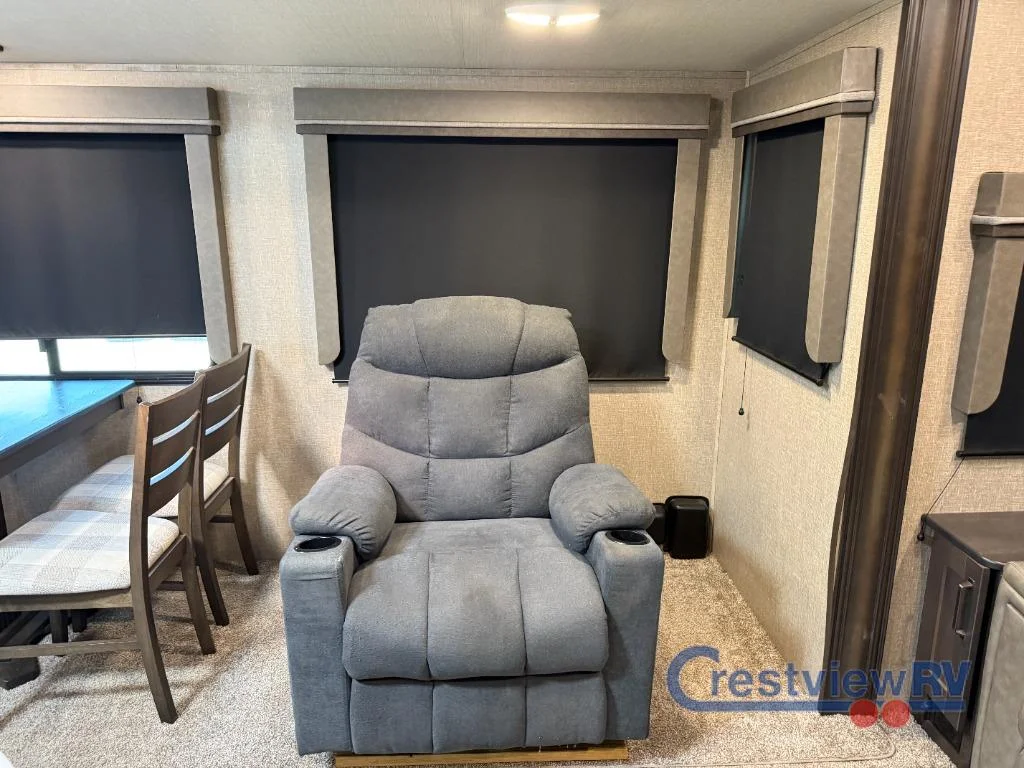 2023 Grand Design Reflection Travel Trailer photo 9