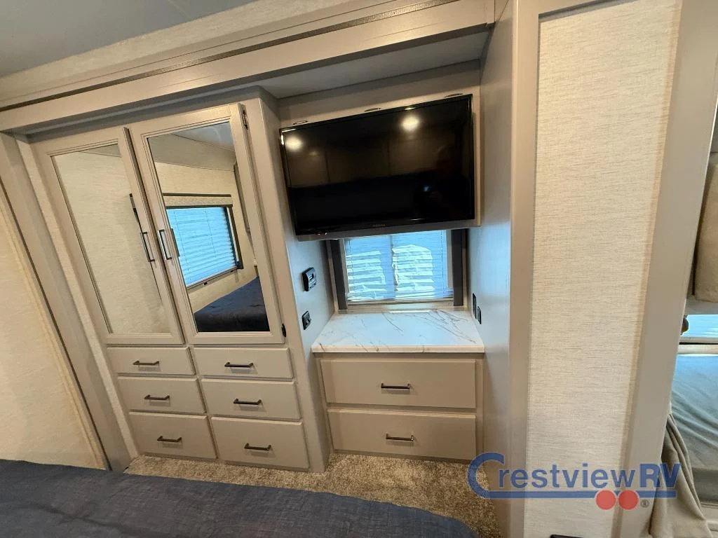 2024 Thor Motor Coach Resonate 32B photo 18