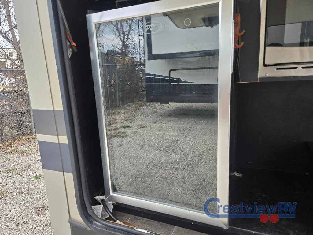 2018 Keystone Montana High Country 345RL photo 10