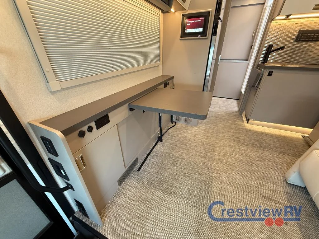 2025 Winnebago Navion 24T photo 12