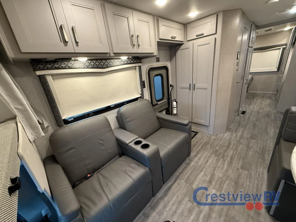 2024 Thor Motor Coach Magnitude XG32 photo 9