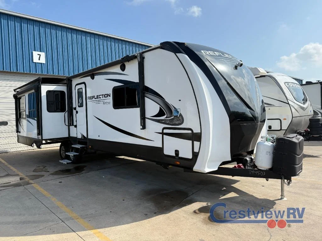 2023 Grand Design Reflection Travel Trailer photo 3