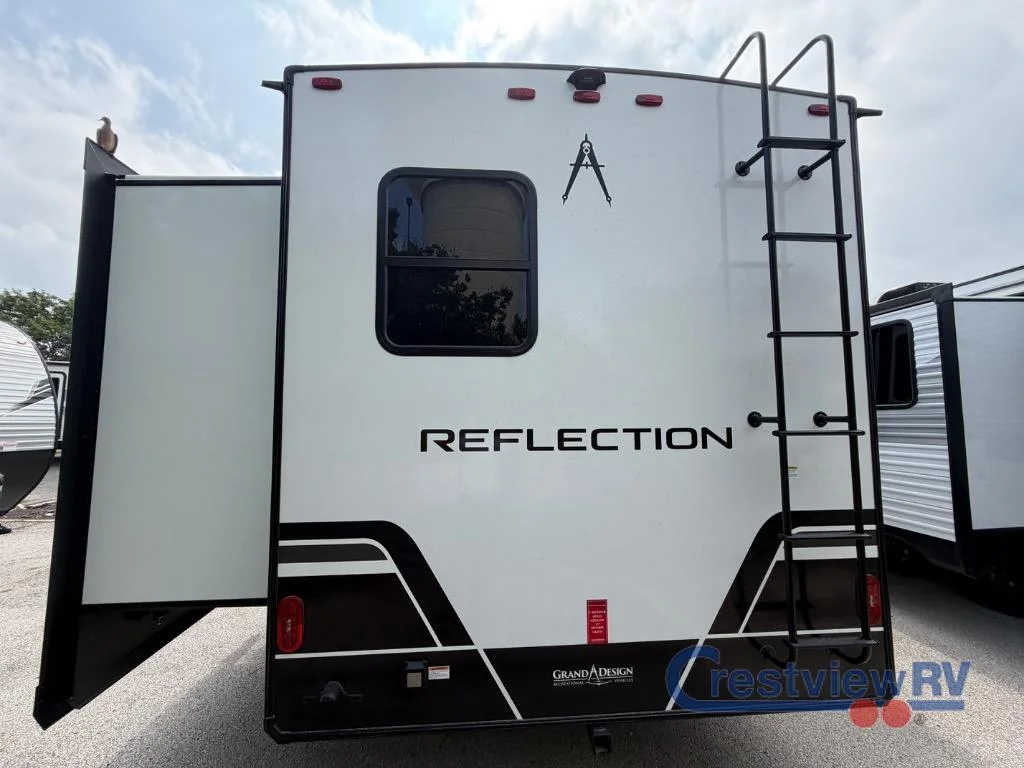 2026 Grand Design Reflection Travel Trailer photo 9