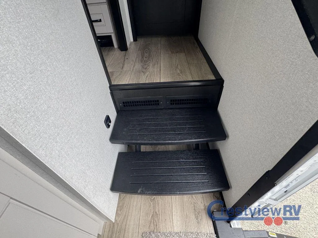 2026 Jayco North Point 381CKRE photo 27