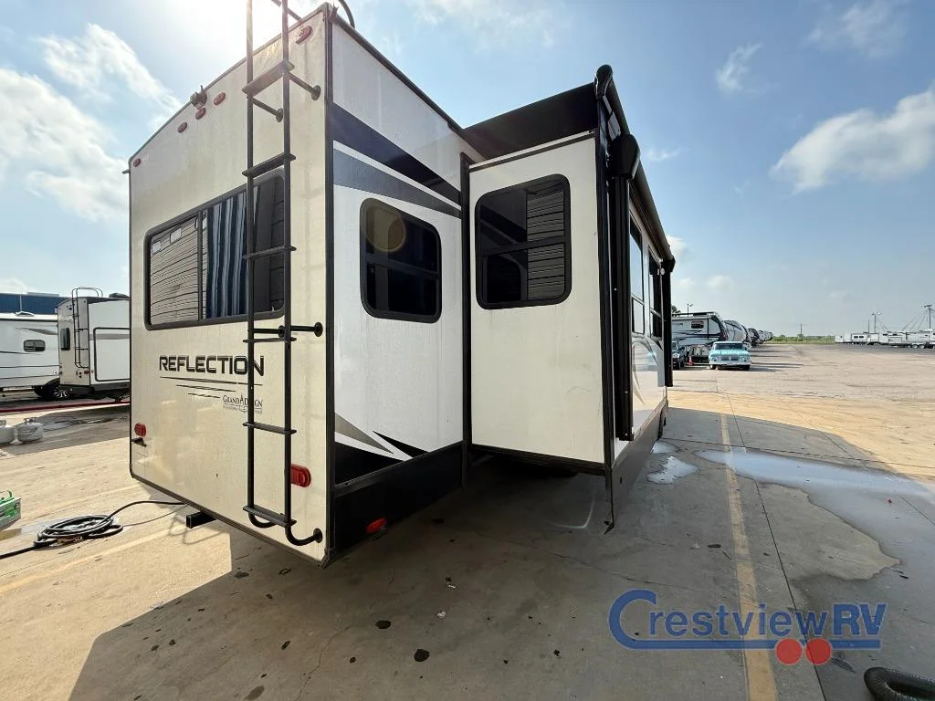 2023 Grand Design Reflection Travel Trailer photo 25
