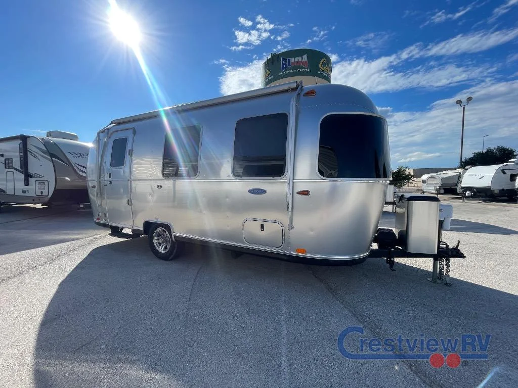 2019 Airstream Sport 22FB photo 4