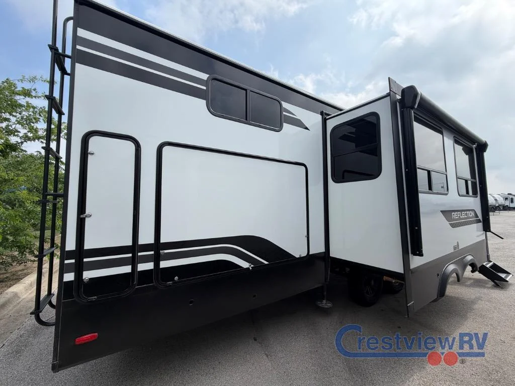 2026 Grand Design Reflection Travel Trailer photo 10