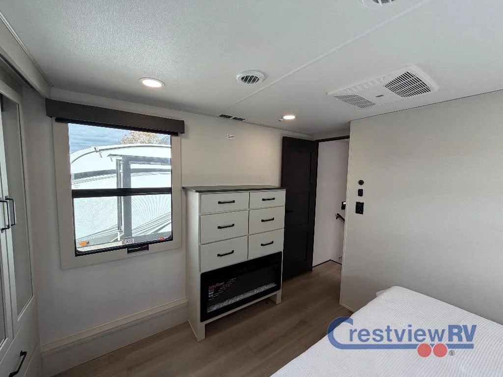 2026 Grand Design Momentum 399M photo 30