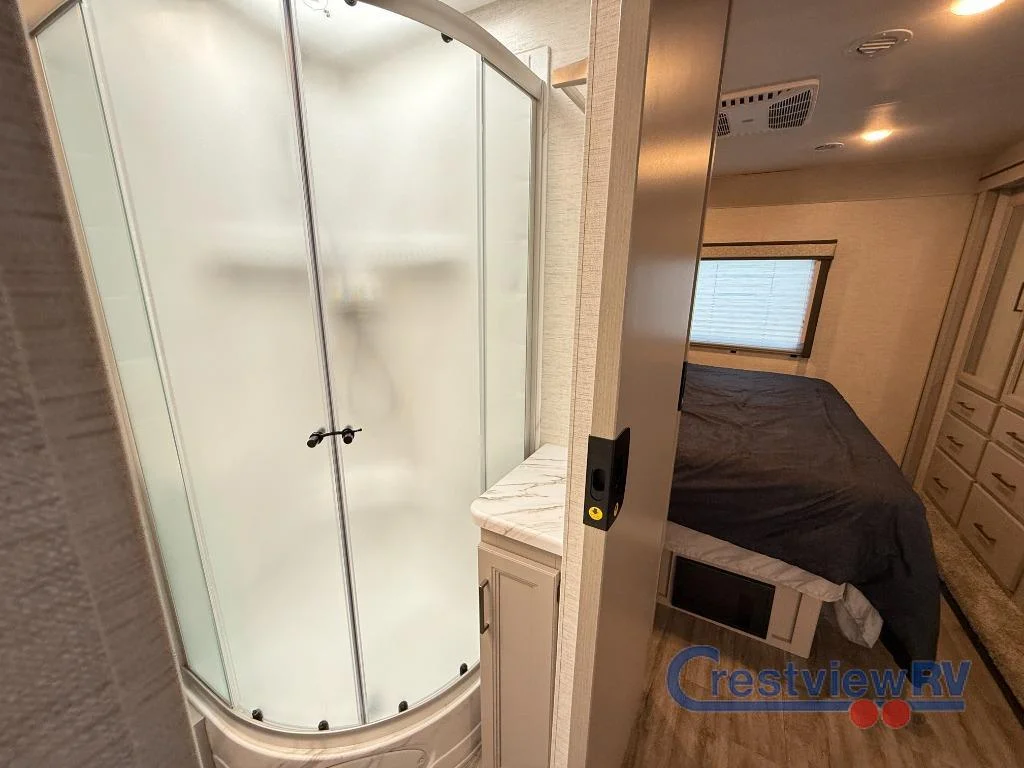 2024 Thor Motor Coach Resonate 32B photo 16