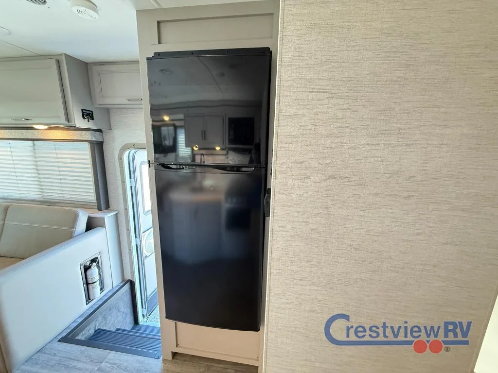 2024 Thor Motor Coach Resonate 32B photo 13
