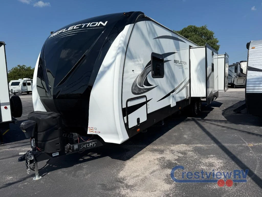 2022 Grand Design Reflection Travel Trailer photo 3