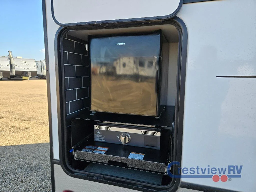2024 Keystone Cougar Half-Ton 23MLE photo 11