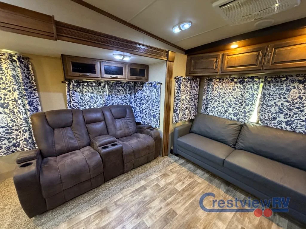 2015 Grand Design Reflection Fifth Wheel photo 16