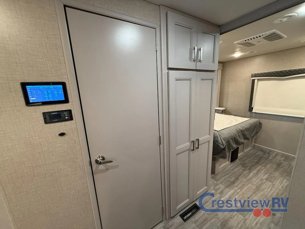 2024 Thor Motor Coach Magnitude XG32 photo 18