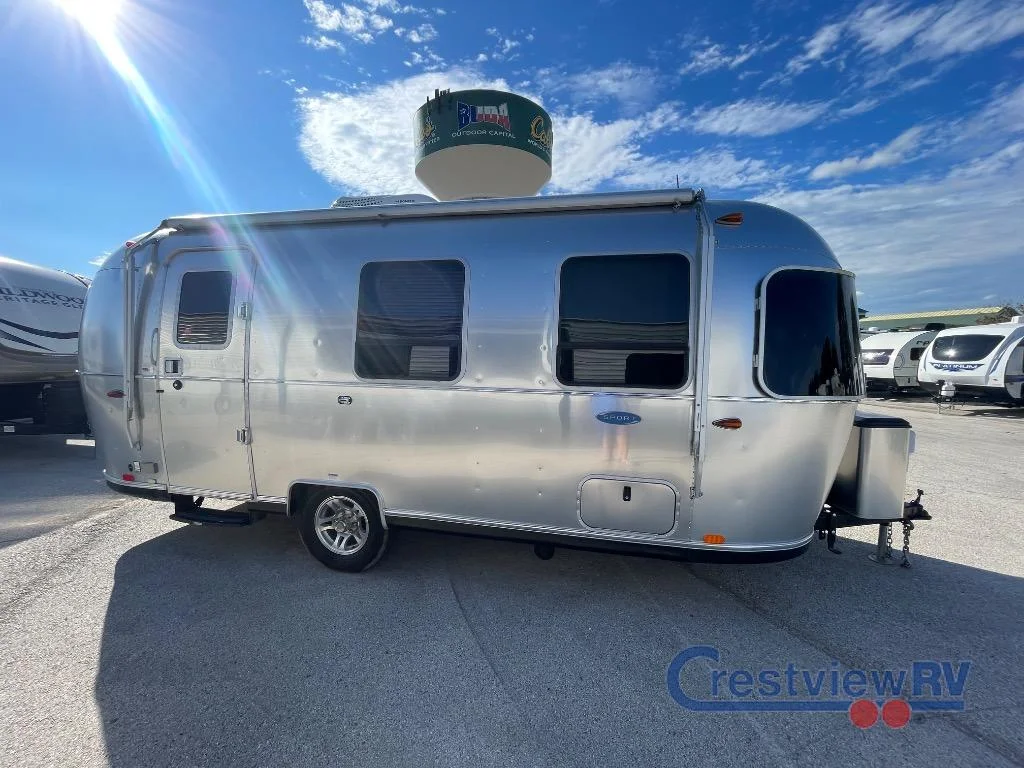 2019 Airstream Sport 22FB photo 9