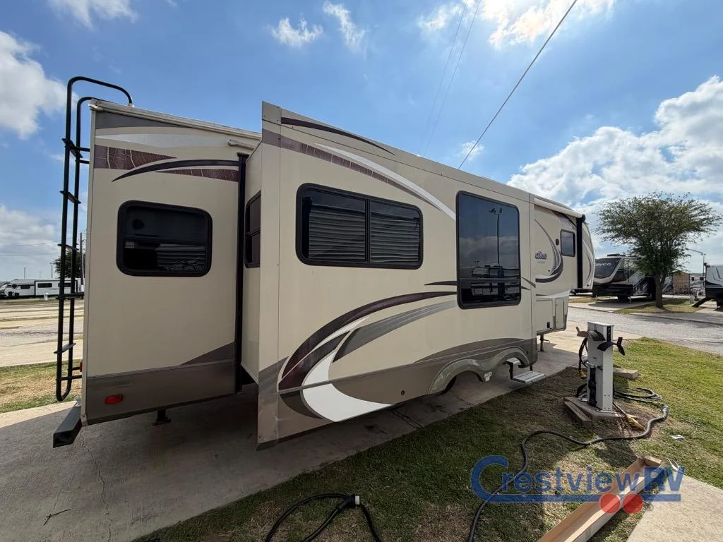 2015 Grand Design Reflection Fifth Wheel photo 10
