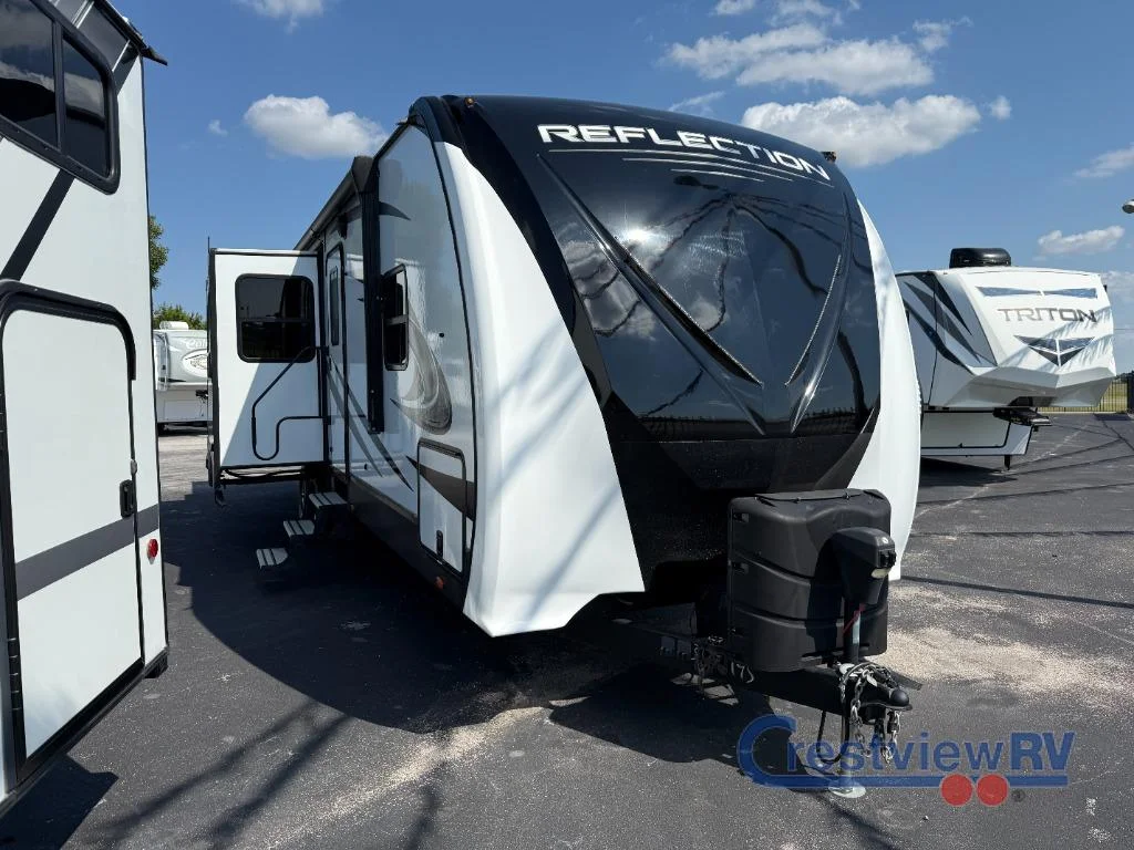 2022 Grand Design Reflection Travel Trailer photo 2