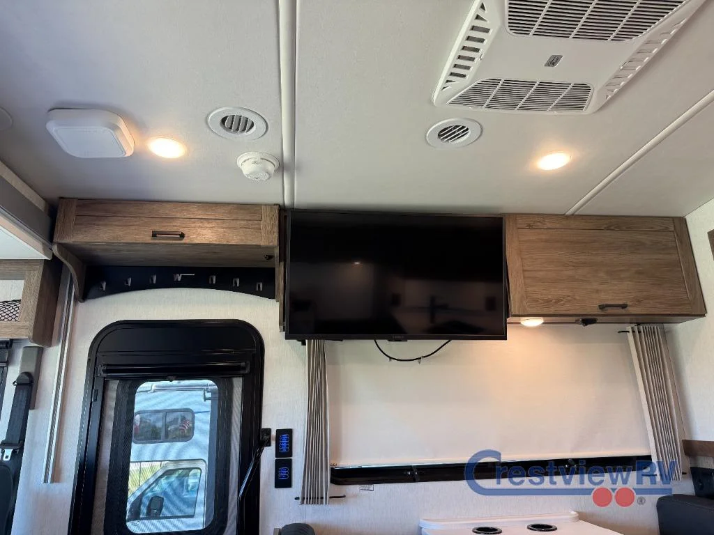 2026 Winnebago Sunstar 29V photo 10