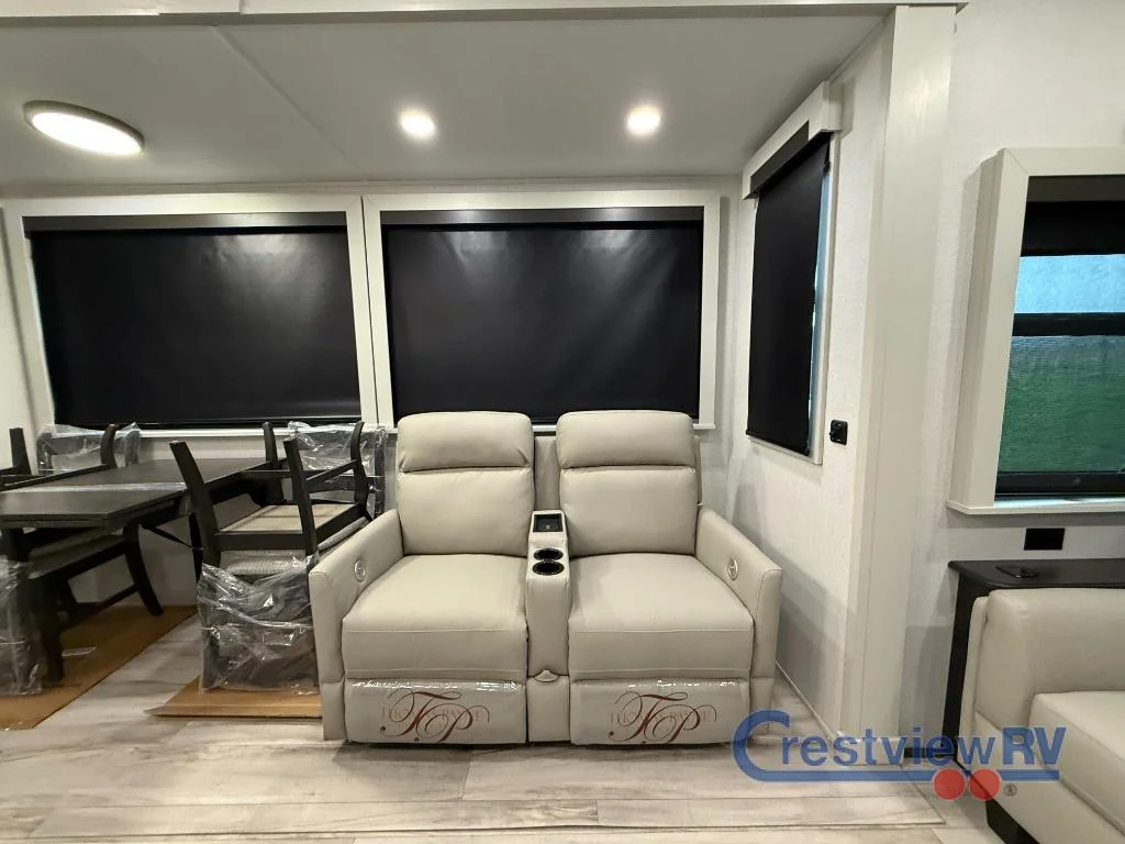 2026 Keystone RV Alpine 3303CK photo 10