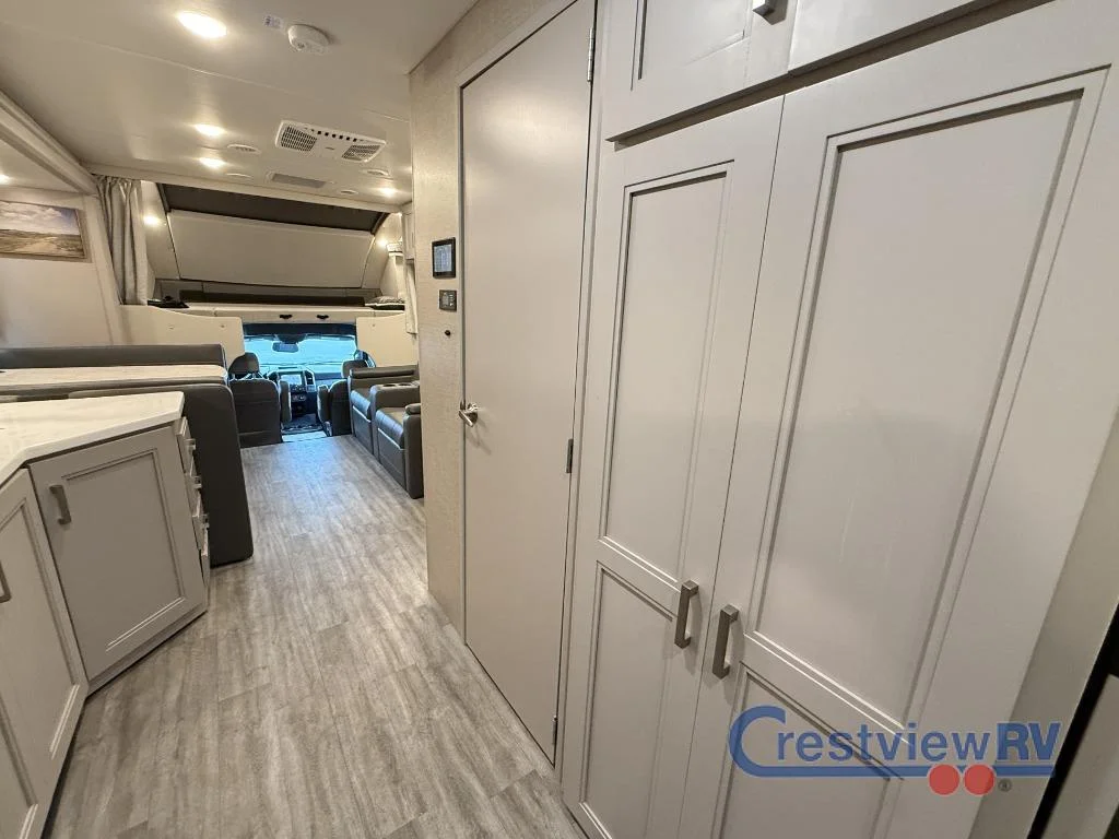 2024 Thor Motor Coach Magnitude XG32 photo 6